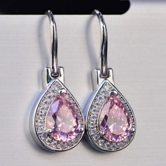 Jewelry - 🎀Stunning Sapphire Drop Earrings